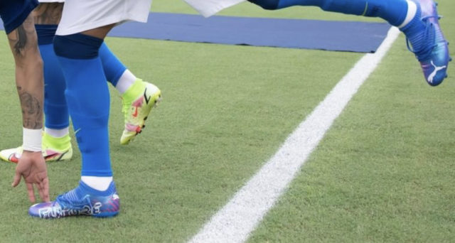 セパレ―トサッカーソックス | 足とシューズの最適化で競技者本来の力を 